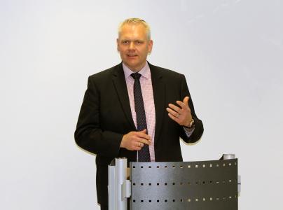 Minister Björn Thümler bei seiner Ansprache zur EFRE-Bescheidübergabe / Foto: Holger Schleper, Hochschule Osnabrück