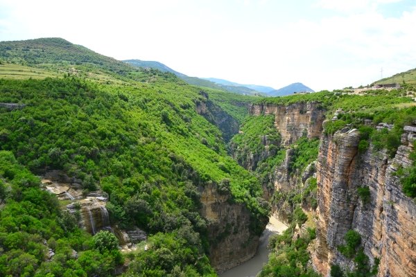 ALBANIEN_Wandern-E-Osum-Canyon.jpg