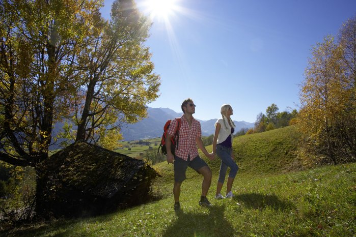 sfls63_Wandern_Herbstzeit_Fotoquelle_www.foto-mueller.com[1].jpg