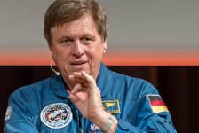 0a4e09a80b6be86bb50149e7d5746286-walter-prof-ulrich-astronaut-keynotespeaker-divi24-web3210.jpg