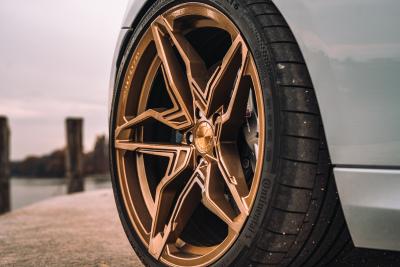 Cor.Speed Sports Wheels Europe: Cor.Speed Kharma in Sondergröße am Audis Mittelmotor-Sportler R8