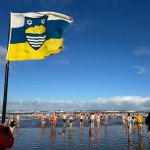 Das Juister Neujahrsschwimmen findet am 01.01.2026 statt und lädt Mutige dazu ein, gemeinsam mit einem Sprung in die Nordsee ins neue Jahr zu starten. Die Teilnahme ist kostenfrei, eine Anmeldung bis zum 30. Dezember ist jedoch erforderlich