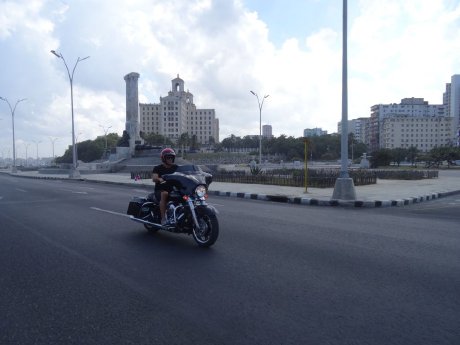 avenTOURa_Kuba_Motorradreise_PoderosaTours_LPT10_kl.jpg