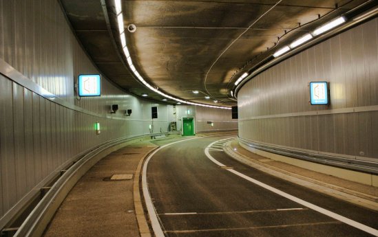 Geisterblitzer Richard Strauss Tunnel Juli 2009 (7).jpg