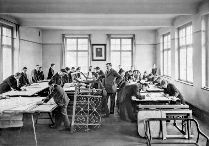 BerufsausbildungbeiOpel1912.jpg