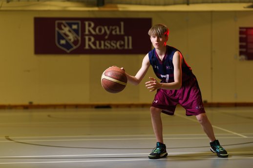 GET-Sprachreisen-England-Royal_Russell_School-Basketball.jpg