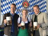 Dipl. Ing. Martin Zuber, Geschäftsführer der Brauerei im Eiswerk, Bayerische Bierkönigin Johanna Seiler, Paulaner Geschäftsführer Andreas Steinfatt