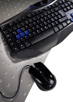 Neue uRage-Maus und -Tastatur.jpg