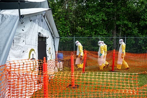 10931_EbolaSchutzkleidung.jpg