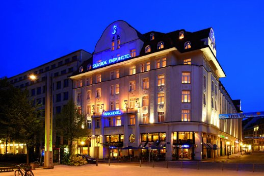 Park Hotel Leipzig Nacht.jpg