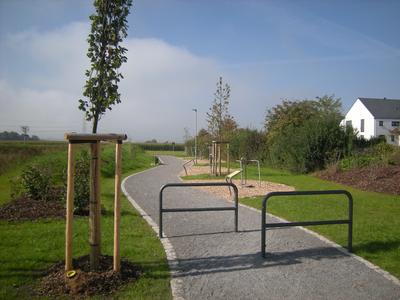 Vom Spaziergang bis zum Sportprogramm – Die neugestaltete Grünzone "Bewegungspark Seelach" bietet zahlreiche Bewegungsmöglichkeiten für Jung und Alt (Foto: Wüstenrot Haus- und Städtebau)