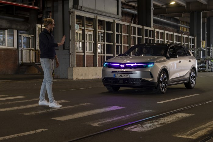 OpelprsentiertKI-gesttzteLichtkommunikationinautonomenFahrzeugen (6).jpg