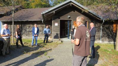 von links: Dr. Christof Elllger, Geo-Union; Christina Plass, Geopark; Manfred Görig, Vorsitzender Geopark; Max Garchow, Naturschutzgroßprojekt; Hannelore Greb, Geopark; Susanne Schaab, stellvertretende Vorsitzende Geopark; Edwin Schneider, Vorstand Geopark; Hartmut Greb, Geschäftsführer Geopark / Foto: Susanne Jost/Vogelsbergkreis