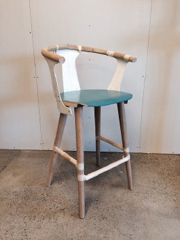 prototyp des in between bar stool.png