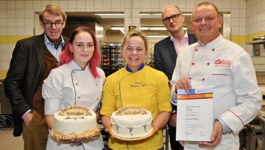 Präsident Harald Herrmann, Theresa Rausch, Konditormeisterin Dorte Schetter, Hauptgeschäftsführer Dr. Joachim Eisert und Bäckermeister Michael Winter / Foto: Handwerkskammer Reutlingen