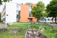 Außenaufnahme der Klinik für Kinder- und Jugendpsychiatrie, Psychosomatik und Psychotherapie / Bildquelle: Markus Kümmerle, Städtischen Klinikum Karlsruhe