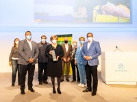 Ehrung für Essener Foodsaver (von links): Susanne Laurig, thyssenkrupp-Vorstandsmitglied Oliver Burkhard, Thomas Kolf, Betty van Loon, Rüdiger Rauchholz, Astrid Fülling, Kirsten Budde (Novitas BKK), OB Thomas Kufen.