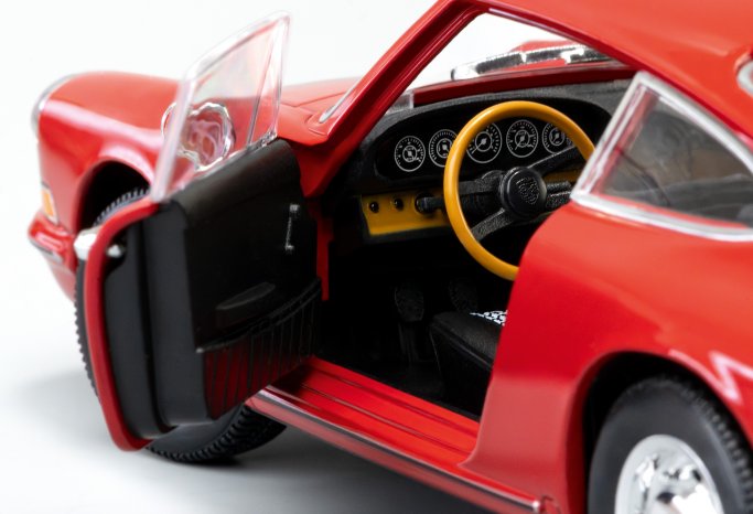 67247_19_Porsche_BYL_rot_Detail_1.jpg