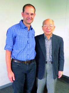 Im November 2018 findet das nächste englischsprachige Seminar von Hiroshi Doi (rechts im Bild) im Schulungszentrum in Ashiya (Japan) statt. Erstmalig wird dabei für einen Teil der Seminarteilnehmer von Oliver Drewes (links im Bild) ins Deutsche übersetzt.