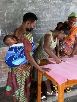 Frauen_in_Ruanda.jpg
