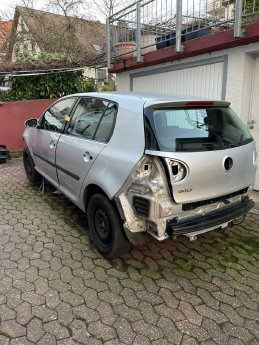 Autoentsorgung Düsseldorf - Unfallwagen und Schrottauto Entsorgung.jpg