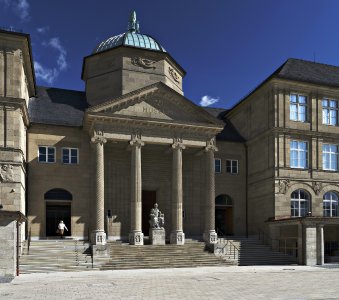 Museum Wiesbaden Fassade / Foto: Bernd Fickert