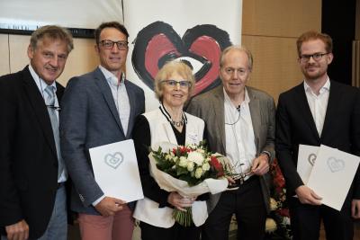 V. l. n. r.: Prof. Dr. Armin Welz, Vorsitzender des Wiss. Beirats der Deutschen Stiftung für Herzforschung, Preisträger Dr. Timon Seeger, Stifterin Ursula Winterstein, Prof. Dr. Dietrich Andresen, Vorsitzender der Deutschen Herzstiftung, und Preisträger Dr. Marc Lemoine (Hamburg, UKE), Foto: DHS/Andreas Malkmus