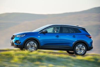 Gute Noten in allen Sicherheitskategorien: Der neue Opel Grandland X erhält von Euro NCAP fünf Sterne für sein gutes Abschneiden beim Schutz erwachsener Insassen und von Kindern ebenso wie beim Fußgängerschutz und in der Kategorie der Sicherheitsassistenten
