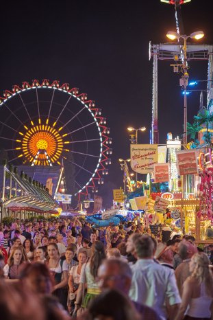 Foto2_Gäubodenvolksfest_2018_07_Fotowerbung Bernhard.jpg