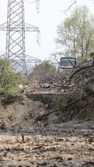 Sturzfluten_zerstören_in_Nepal_immer_wieder_Straßen_humedica_sagt_Hilfe_zu.JPG