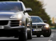 Der Ausweichassistent hilft Autofahrern, wenn es beim Bremsen knapp wird