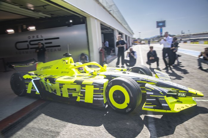 AufWelttourneeFormelEundOpelGSEFormulaETeammitStationeninerfolgreichenOpel-Mrkten (6).jpg