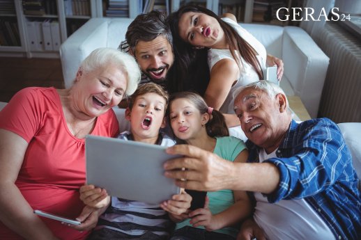 Geras24-Mehrgenerationenfamilie-m-©WavebreakMediaMicro–stock.adobe.com.jpg