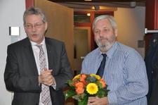  Präsident Stefan Bartels (links) als ersten Gratulanten (Foto: Pressestelle FH Lübeck)