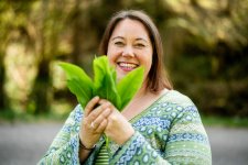Nicole Oeser ist Heilkäuterfachfrau und Bärlauch-Expertin © Fichtner, Schwarzwald Tourismus