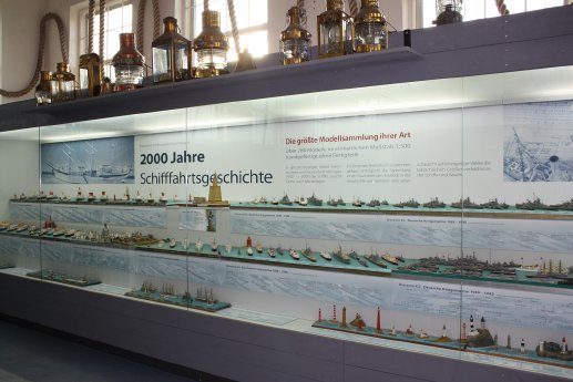 Schiffsmodell Ausstellung.JPG