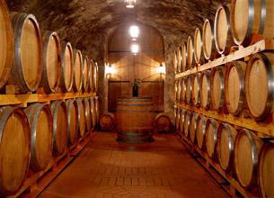 Barriques-Keller in der Oberkircher Winzergenossenschaft
