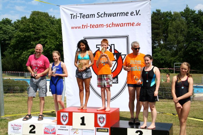 2017-136pe-HSBTriathlon_IHeidrich_Foto1-Melly und Ricarda in Achim.jpg