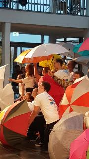 „Heiter bis wolkig“ war der Titel des großen Musical-Events in Hennigsdorf (Landkreis Oberhavel). Das Foto lässt vermuten: vorwiegend sehr heiter… Foto: Waltraud Dockter-Reichel