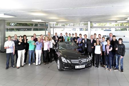 Startschuss Zum Ausbildungsbeginn 2010 Am Mercedes Benz Standort Mannheim Daimler Ag Pressemitteilung Lifepr
