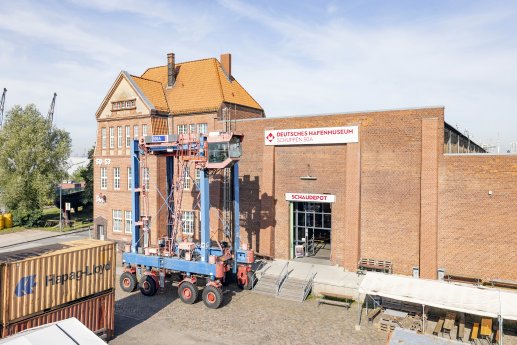 Kopfbau des Deutschen Hafenmuseums Standort Schuppen 50A, Foto SHMH, Sinje Hasheider.jpg