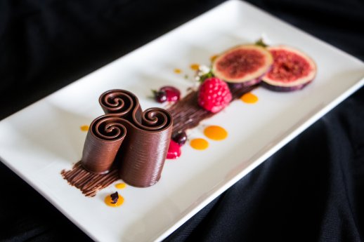 Filigranes Chocoobjekt als Highlight zum Dessert, ©Procusini.jpg