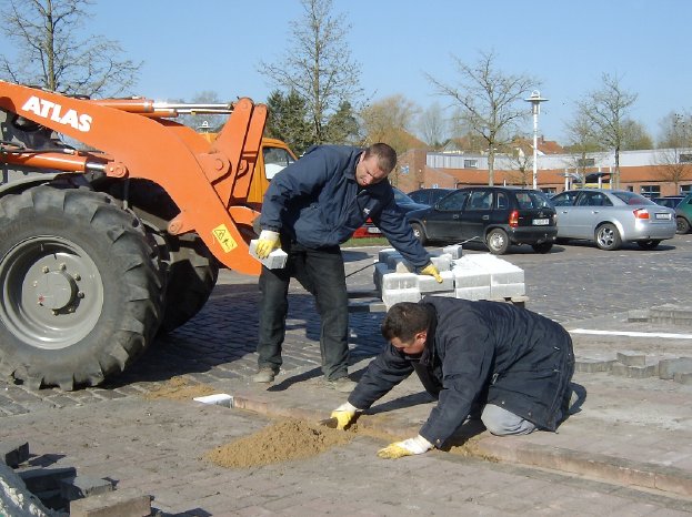 Behindertenparkplätze kleiner.JPG