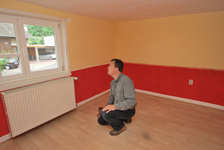 Welches Innenvolumen hat das Prüfobjekt? Um bei Luftdichtheitstests mit möglichst exakten Bezugsgrößen arbeiten zu können, sollten Messdienstleister Gebäudemaße und Volumen selbst ermitteln oder Angaben Dritter zumindest stichprobenartig überprüfen, empfiehlt der FLiB. (Foto: FLiB e. V., Abdruck bei Quellenangabe honorarfrei, Belegexemplar erbeten)