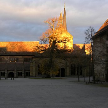 27_maulbronn_aussen_winterlicht_klosterhof_2010_ssg-pressebild_g.jpg