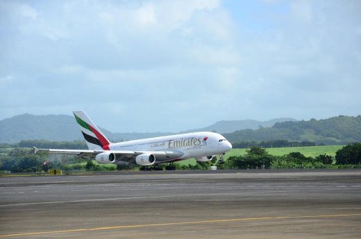 Bild 1_Landung einer Emirates A380 in Mauritius.JPG