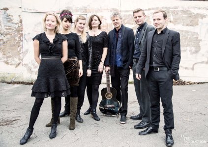 Das Morten Kargaard Septet aus Kopenhagen/Dänemark - ein wahrer Hybrid aus Elementen klassischer und rhythmischer Musiktraditionen entsteht, wenn Musiker aus beiden Welten in einer innovativen Zusammenarbeit aufeinandertreffen.