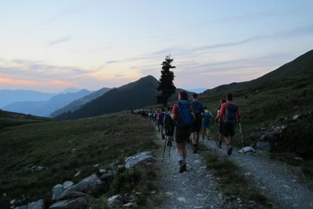 Wenn sich der Wandertag neigt, kommen die Stirnlampen zum Einsatz / © Wildschönau Tourismus