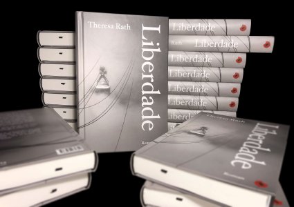 Liberdade – Bücherstapel
