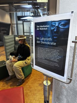 Im Labyrinth der Demokratie.jpg